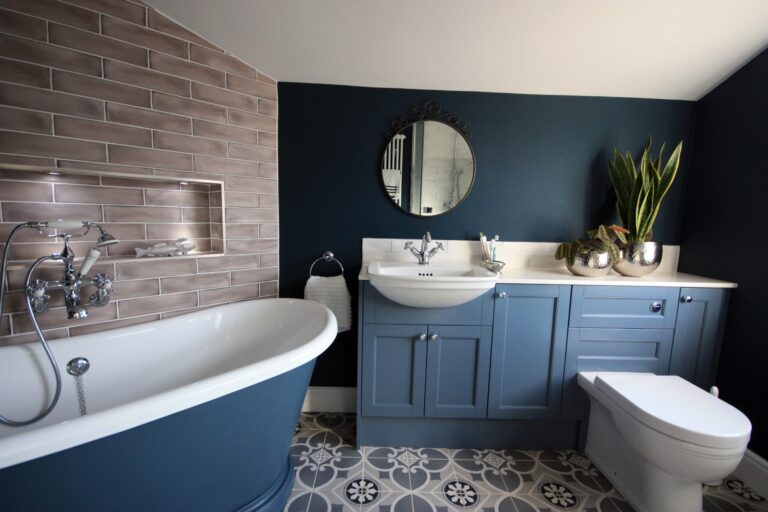 How Expert Bathroom Installers Bring Fitted Bathrooms to Life